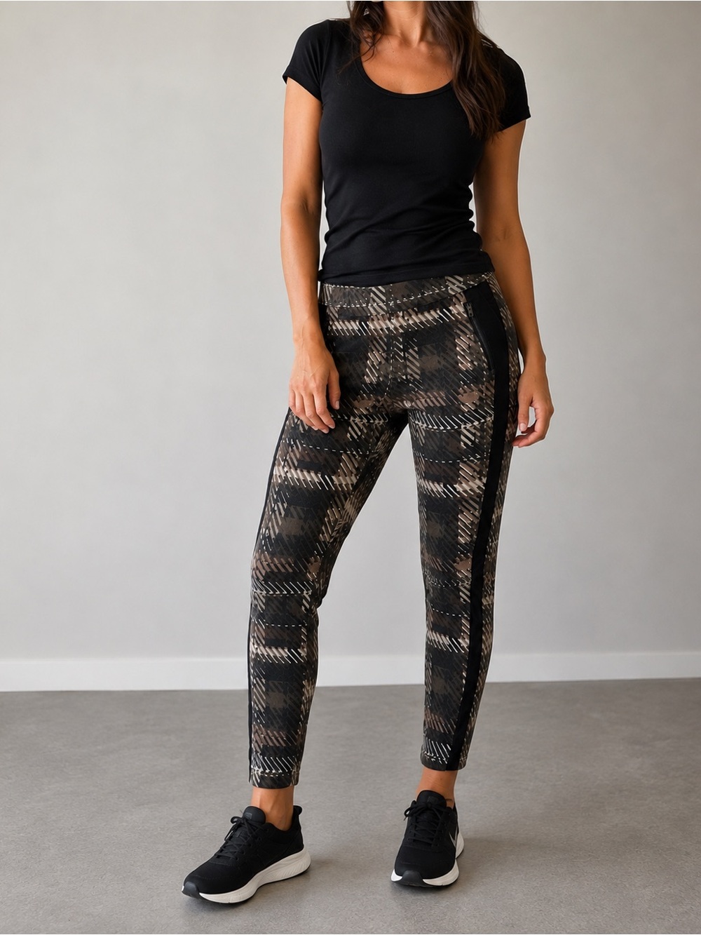Hue Woman’s Plaid print leggings size large zip pockets stretch skinny pants